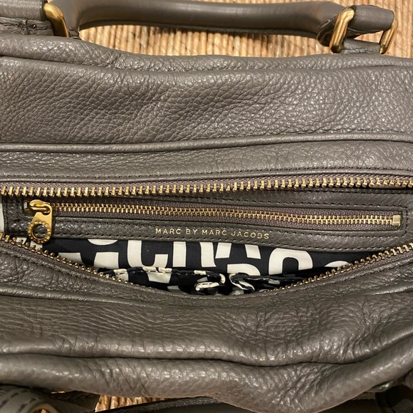 Perfect fall Marc Jacobs bag - Picture 3 of 3